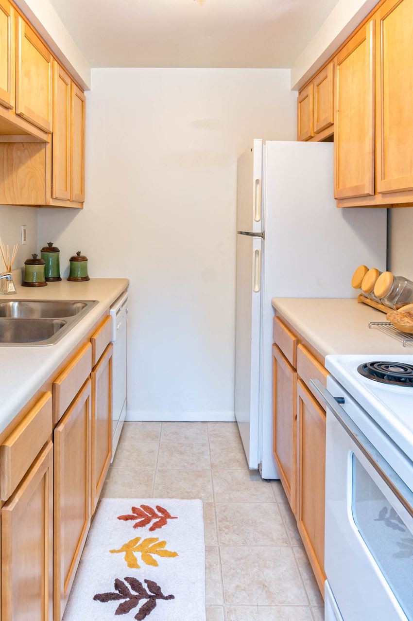 Long Pond Shores Waterfront Apartments, 700 Pond View Heights